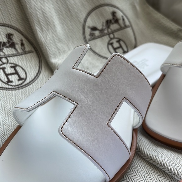 Hermes Oran Sandal in white - Picture 4 of 5